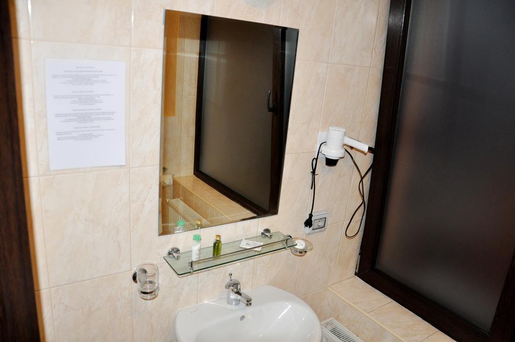 Hotel Thomas 布加勒斯特 外观 照片