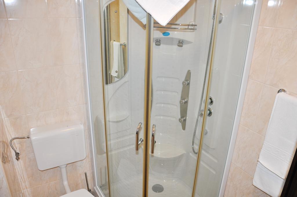 Hotel Thomas 布加勒斯特 客房 照片